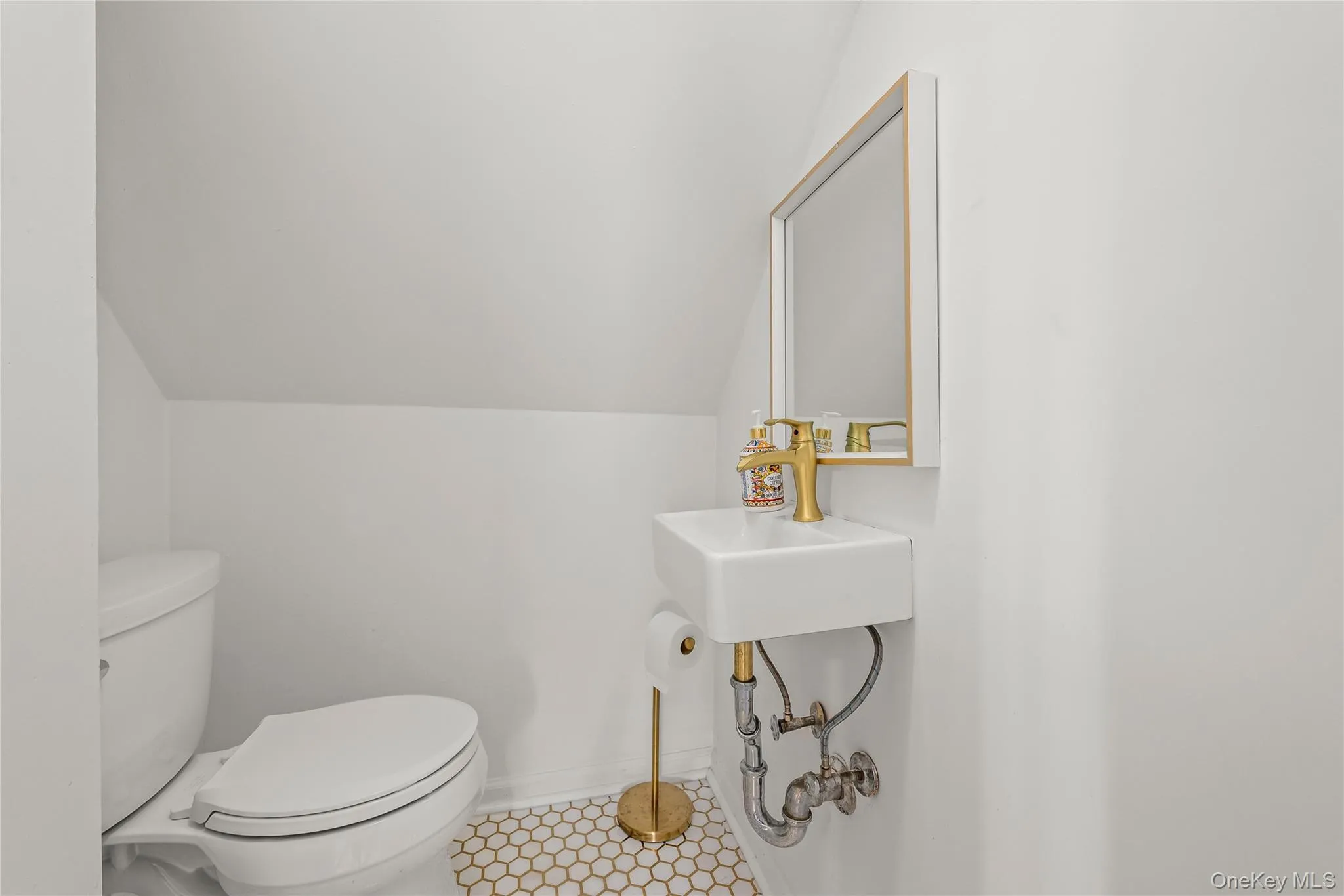 46 Meadow Lane, New Rochelle, NY, 5 Bedrooms Bedrooms, 7 Rooms Rooms,2 BathroomsBathrooms,Residential,For Rent,Meadow,0,1024552 46 Meadow Lane, New Rochelle, NY, 5 Bedrooms Bedrooms, 7 Rooms Rooms,2 BathroomsBathrooms,Residential,For Rent,Meadow,0,1024552