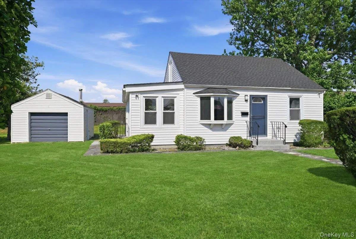 310 west Drive, Babylon, NY, 4 Bedrooms Bedrooms, 8 Rooms Rooms,1 BathroomBathrooms,Residential,For Rent,west,0,1024557 310 west Drive, Babylon, NY, 4 Bedrooms Bedrooms, 8 Rooms Rooms,1 BathroomBathrooms,Residential,For Rent,west,0,1024557
