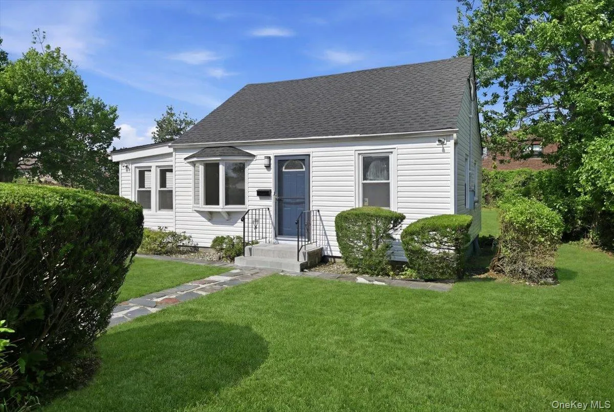 310 west Drive, Babylon, NY, 4 Bedrooms Bedrooms, 8 Rooms Rooms,1 BathroomBathrooms,Residential,For Rent,west,0,1024557 310 west Drive, Babylon, NY, 4 Bedrooms Bedrooms, 8 Rooms Rooms,1 BathroomBathrooms,Residential,For Rent,west,0,1024557