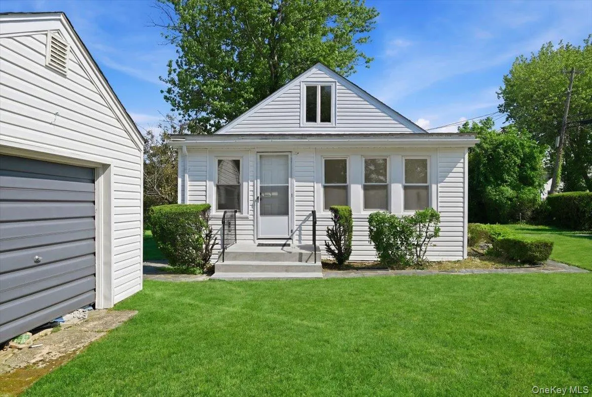 310 west Drive, Babylon, NY, 4 Bedrooms Bedrooms, 8 Rooms Rooms,1 BathroomBathrooms,Residential,For Rent,west,0,1024557 310 west Drive, Babylon, NY, 4 Bedrooms Bedrooms, 8 Rooms Rooms,1 BathroomBathrooms,Residential,For Rent,west,0,1024557
