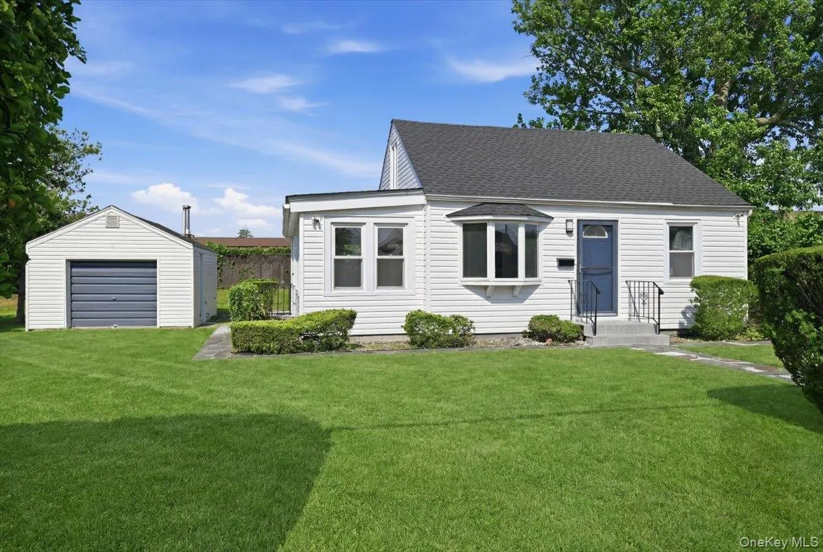 310 west Drive, Babylon, NY, 4 Bedrooms Bedrooms, 8 Rooms Rooms,1 BathroomBathrooms,Residential,For Rent,west,0,1024557 310 west Drive, Babylon, NY, 4 Bedrooms Bedrooms, 8 Rooms Rooms,1 BathroomBathrooms,Residential,For Rent,west,0,1024557