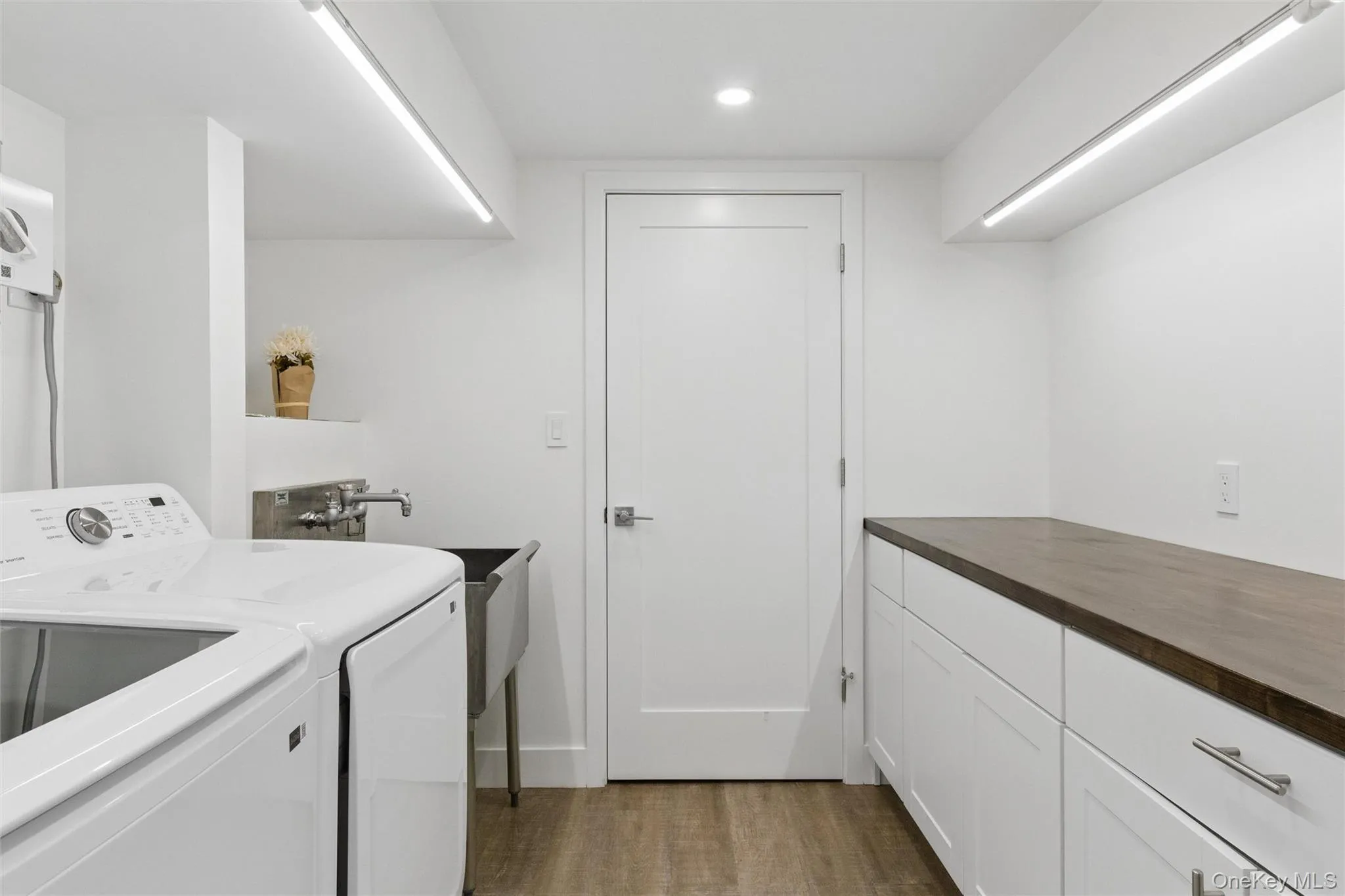 51 Dogwood Road, North Hempstead, NY, 4 Bedrooms Bedrooms, 7 Rooms Rooms,2 BathroomsBathrooms,Residential,For Rent,Dogwood,0,1024565 51 Dogwood Road, North Hempstead, NY, 4 Bedrooms Bedrooms, 7 Rooms Rooms,2 BathroomsBathrooms,Residential,For Rent,Dogwood,0,1024565
