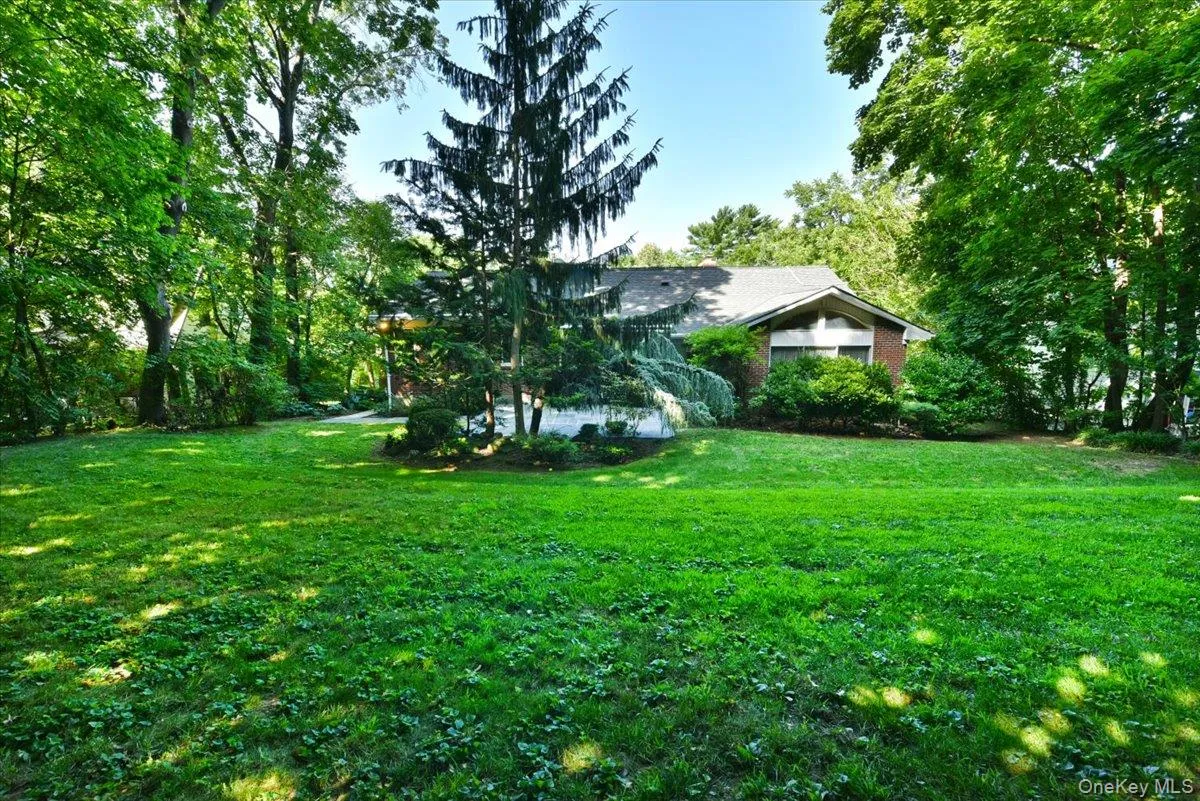 13 Vista Drive, North Hempstead, NY, 3 Bedrooms Bedrooms, 8 Rooms Rooms,2 BathroomsBathrooms,Residential,For Rent,Vista,0,1024575 13 Vista Drive, North Hempstead, NY, 3 Bedrooms Bedrooms, 8 Rooms Rooms,2 BathroomsBathrooms,Residential,For Rent,Vista,0,1024575