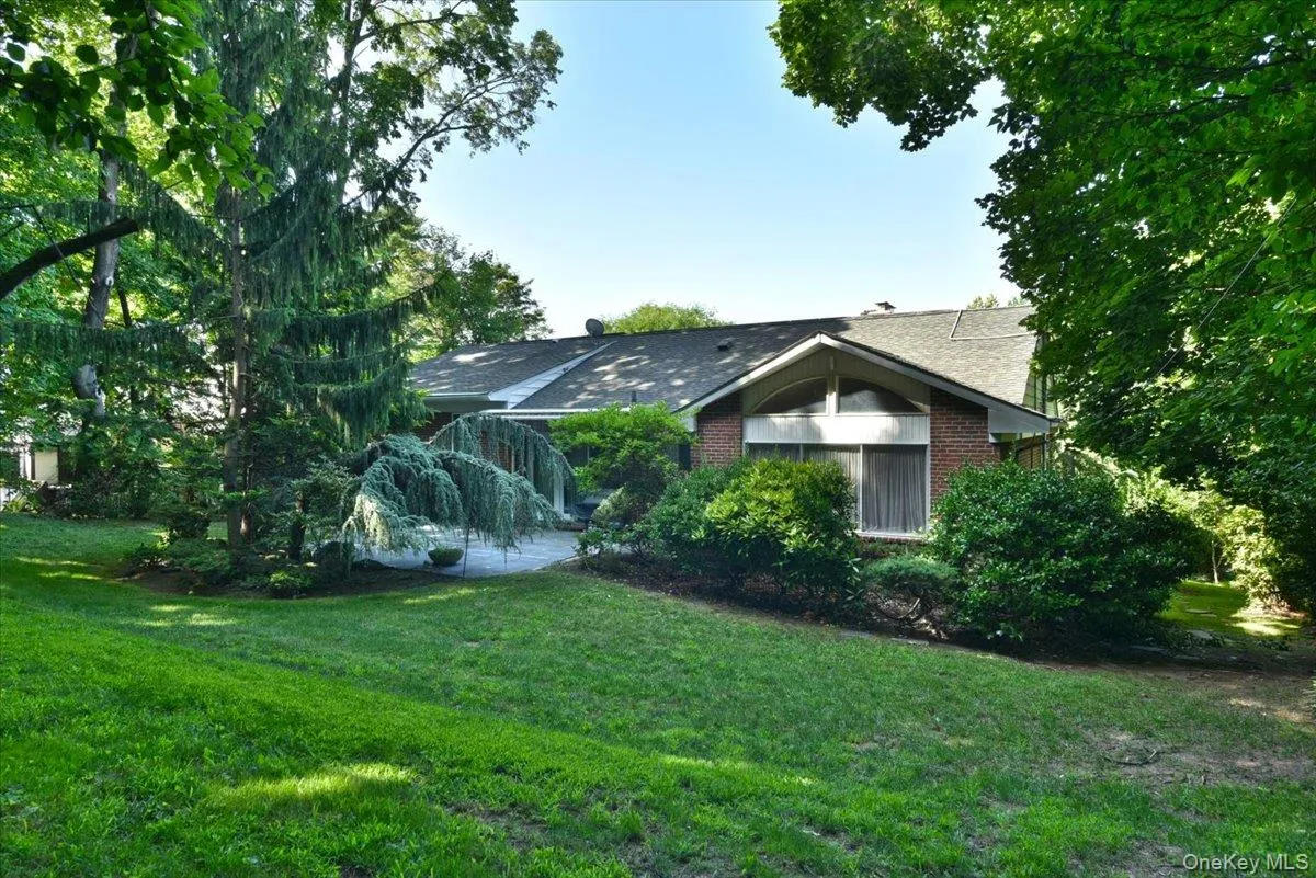 13 Vista Drive, North Hempstead, NY, 3 Bedrooms Bedrooms, 8 Rooms Rooms,2 BathroomsBathrooms,Residential,For Rent,Vista,0,1024575 13 Vista Drive, North Hempstead, NY, 3 Bedrooms Bedrooms, 8 Rooms Rooms,2 BathroomsBathrooms,Residential,For Rent,Vista,0,1024575
