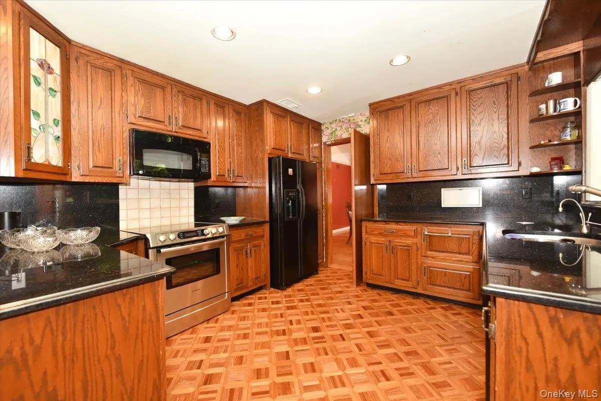 13 Vista Drive, North Hempstead, NY, 3 Bedrooms Bedrooms, 8 Rooms Rooms,2 BathroomsBathrooms,Residential,For Rent,Vista,0,1024575 13 Vista Drive, North Hempstead, NY, 3 Bedrooms Bedrooms, 8 Rooms Rooms,2 BathroomsBathrooms,Residential,For Rent,Vista,0,1024575