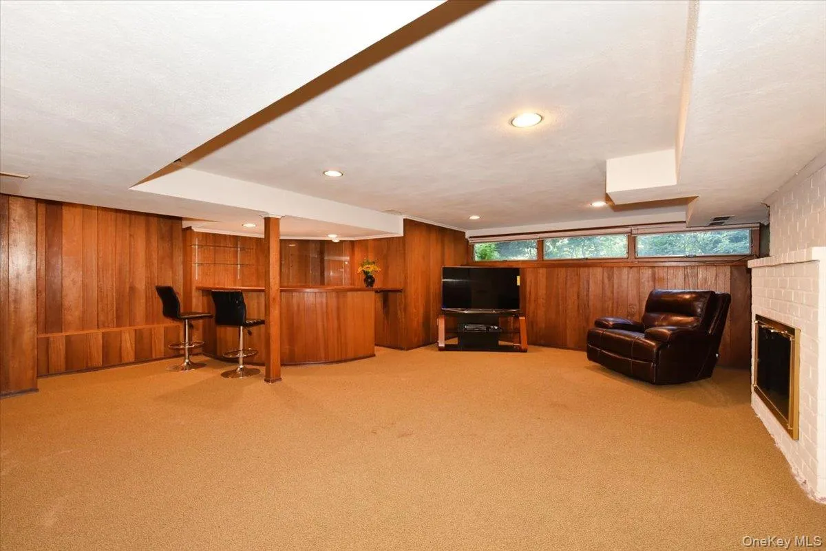 13 Vista Drive, North Hempstead, NY, 3 Bedrooms Bedrooms, 8 Rooms Rooms,2 BathroomsBathrooms,Residential,For Rent,Vista,0,1024575 13 Vista Drive, North Hempstead, NY, 3 Bedrooms Bedrooms, 8 Rooms Rooms,2 BathroomsBathrooms,Residential,For Rent,Vista,0,1024575