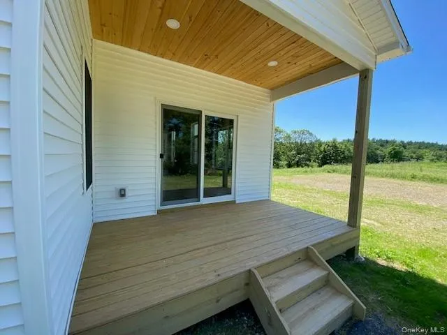 Perfect for outdoor living, the patio creates a seamless extension of the home’s entertaining areas. Perfect for outdoor living, the patio creates a seamless extension of the home’s entertaining areas.