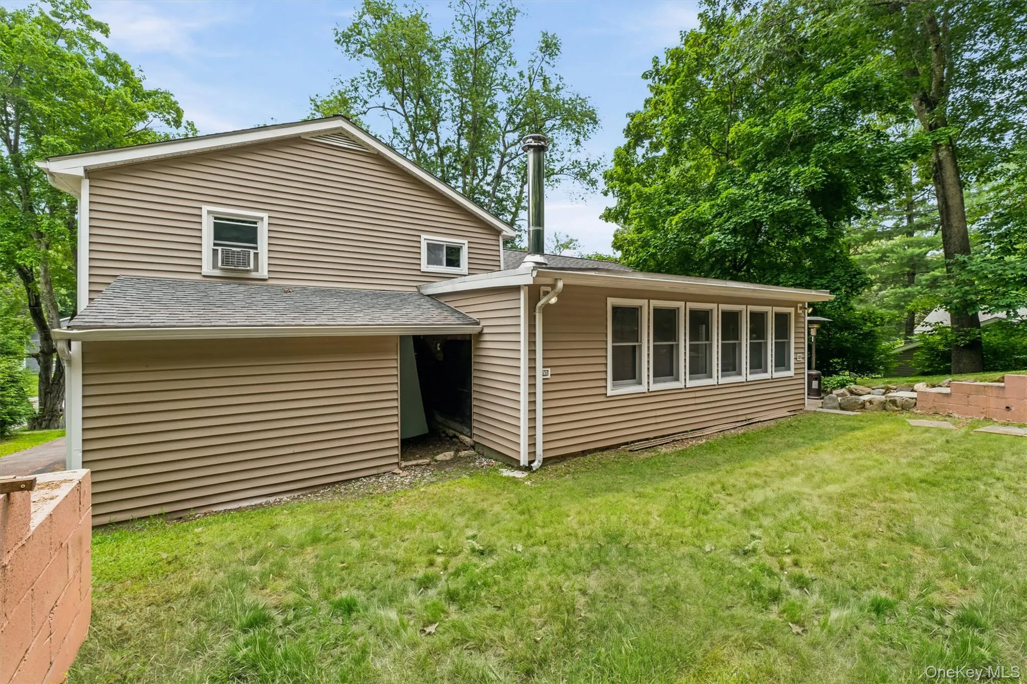 Attached shed w/great storage Attached shed w/great storage