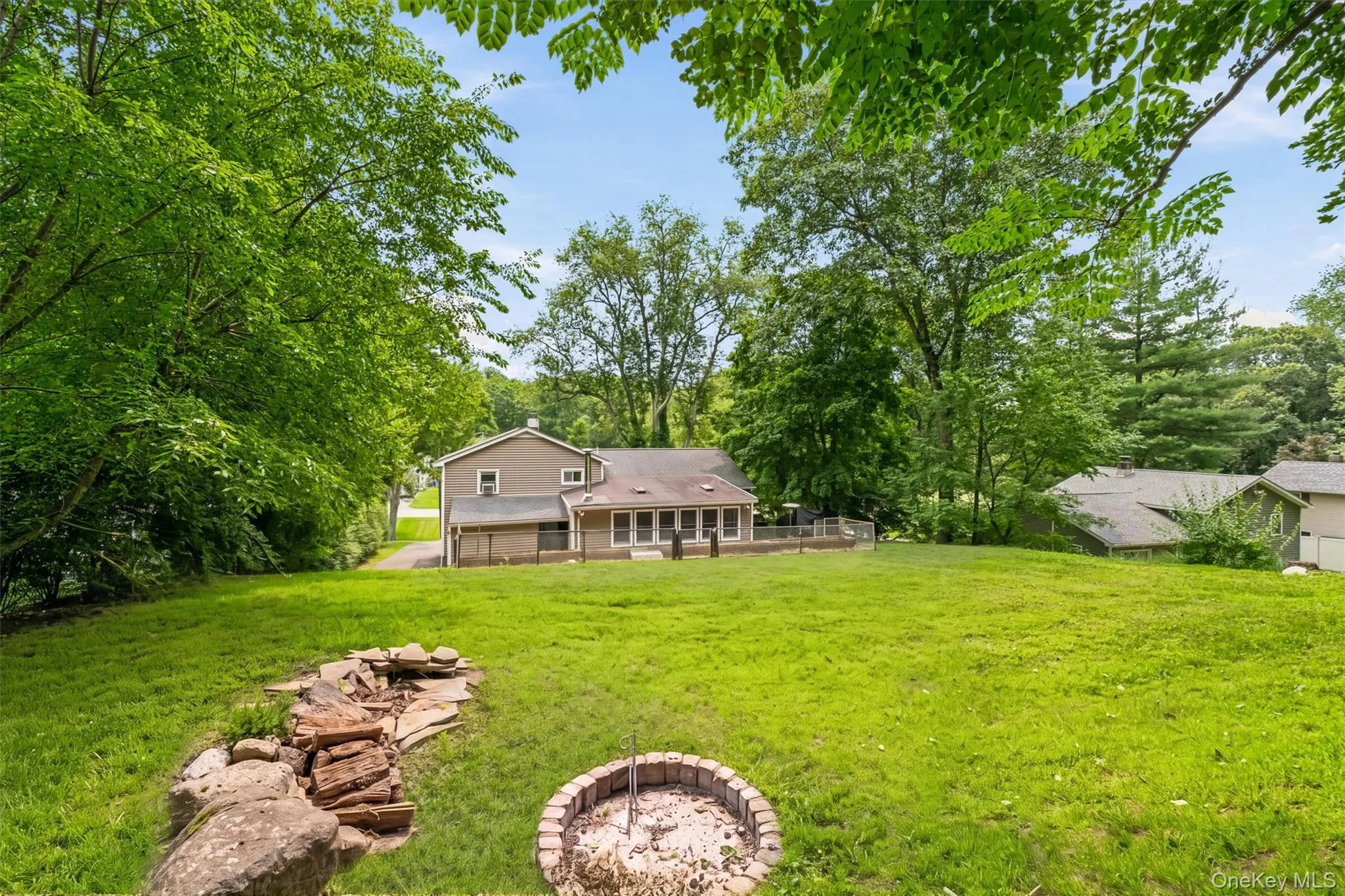 Enjoy the firepit and peaceful & private yard. Enjoy the firepit and peaceful & private yard.