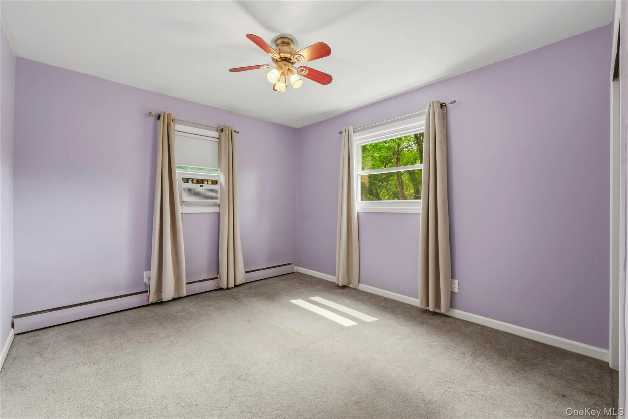 2nd Bedroom w/2 windows and ceiling fan 2nd Bedroom w/2 windows and ceiling fan