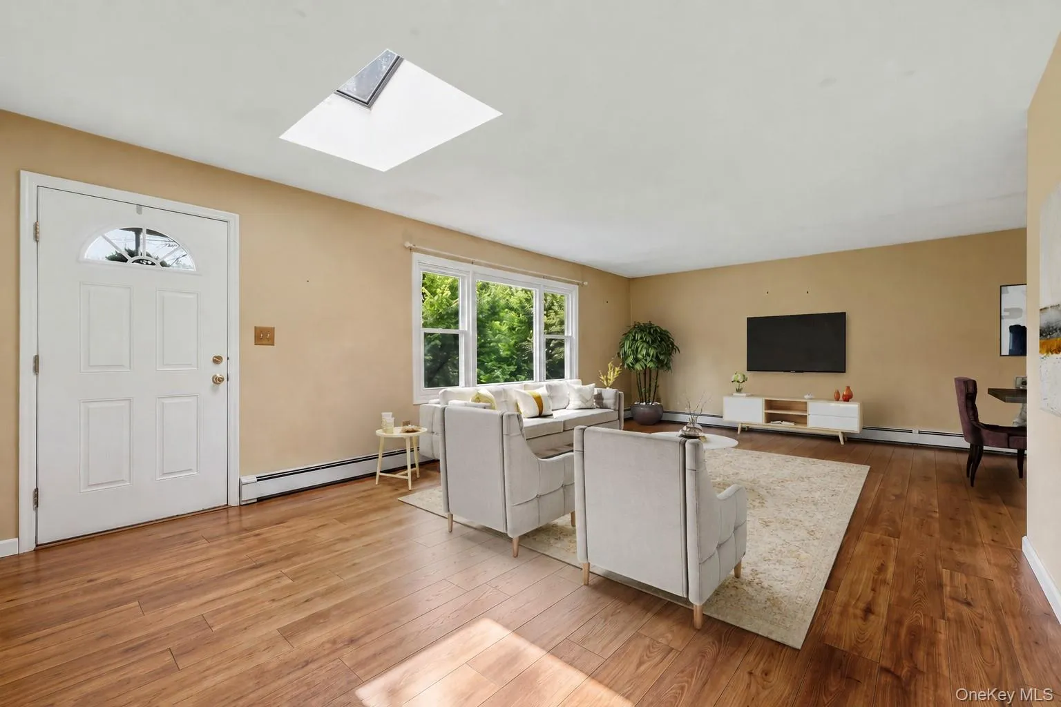 Large spacious living room (VIRTUALLY STAGED). Large spacious living room (VIRTUALLY STAGED).