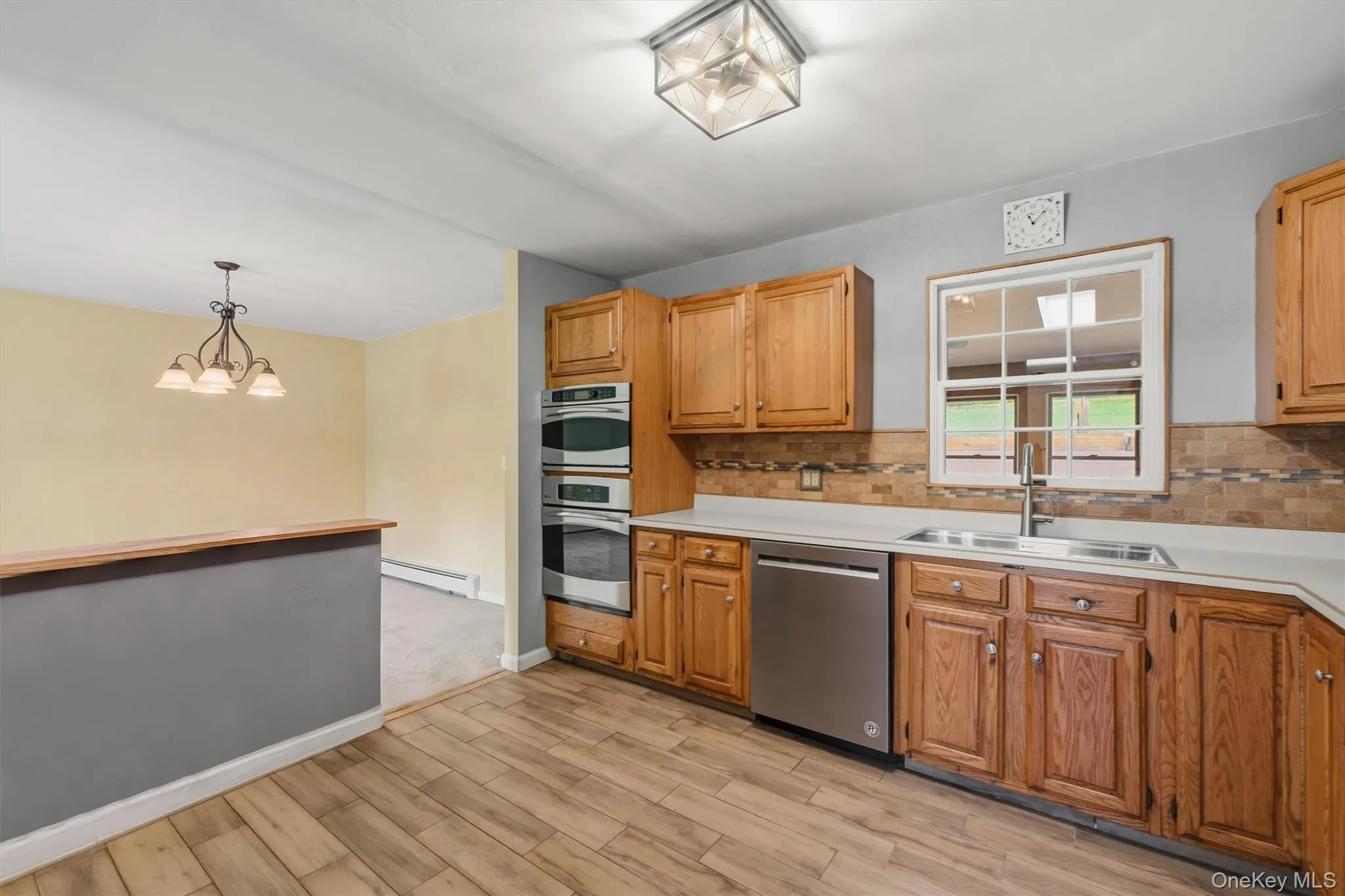 SS appliances, double wall oven, kitchen opens to both Livingroom & dining area SS appliances, double wall oven, kitchen opens to both Livingroom & dining area