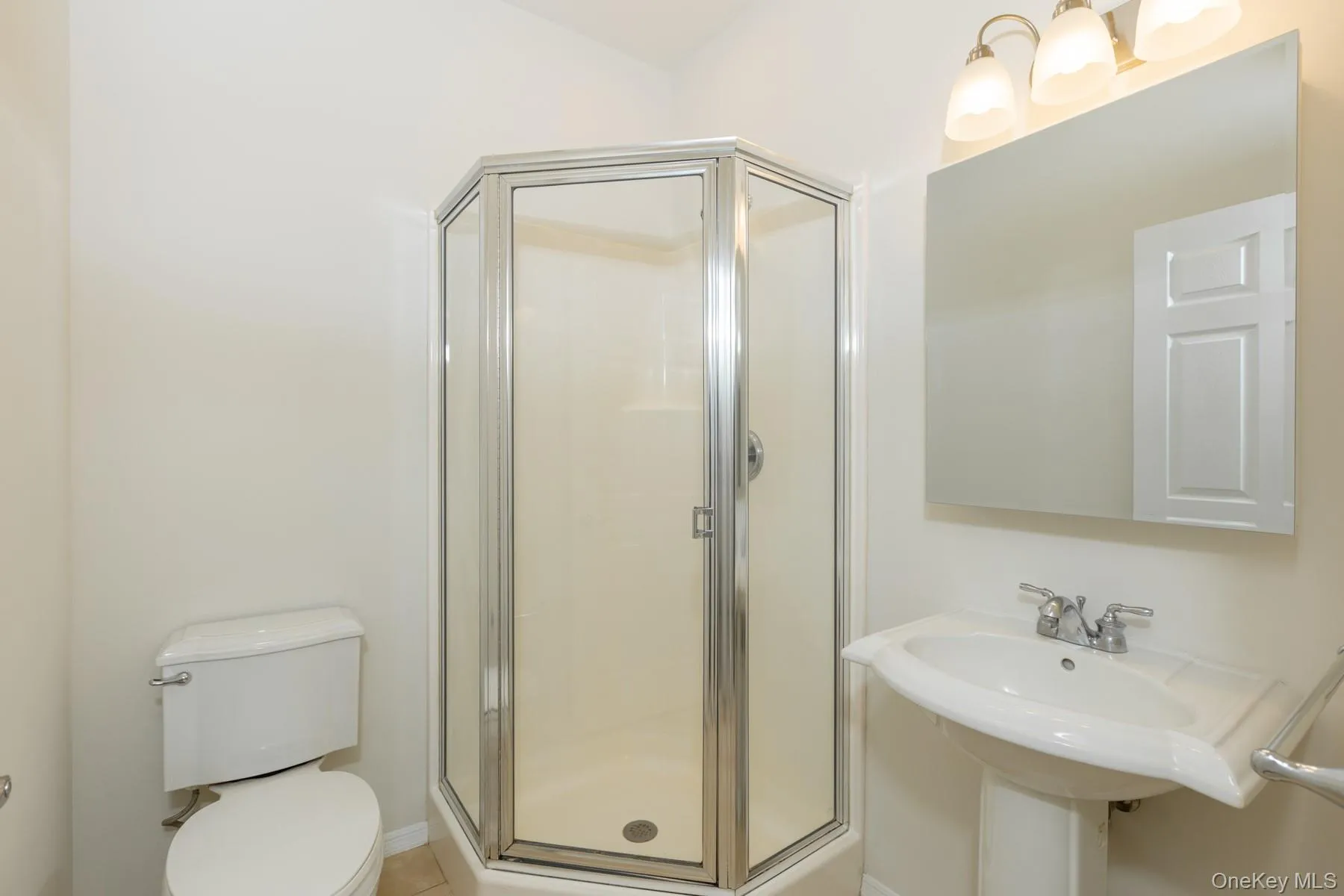 11 Jacqueline Way, Babylon, NY, 2 Bedrooms Bedrooms, 7 Rooms Rooms,2 BathroomsBathrooms,Residential Lease,For Rent,Jacqueline,0,1024587 11 Jacqueline Way, Babylon, NY, 2 Bedrooms Bedrooms, 7 Rooms Rooms,2 BathroomsBathrooms,Residential Lease,For Rent,Jacqueline,0,1024587