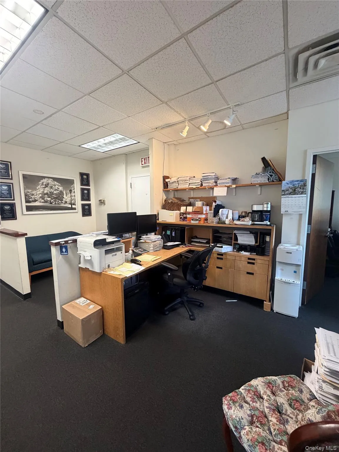 One available receptionist desk One available receptionist desk
