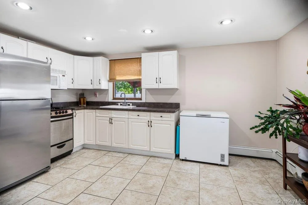 169 Wyona Avenue, Babylon, NY, 4 Bedrooms Bedrooms, 8 Rooms Rooms,2 BathroomsBathrooms,Residential,For Rent,Wyona,0,1024596 169 Wyona Avenue, Babylon, NY, 4 Bedrooms Bedrooms, 8 Rooms Rooms,2 BathroomsBathrooms,Residential,For Rent,Wyona,0,1024596