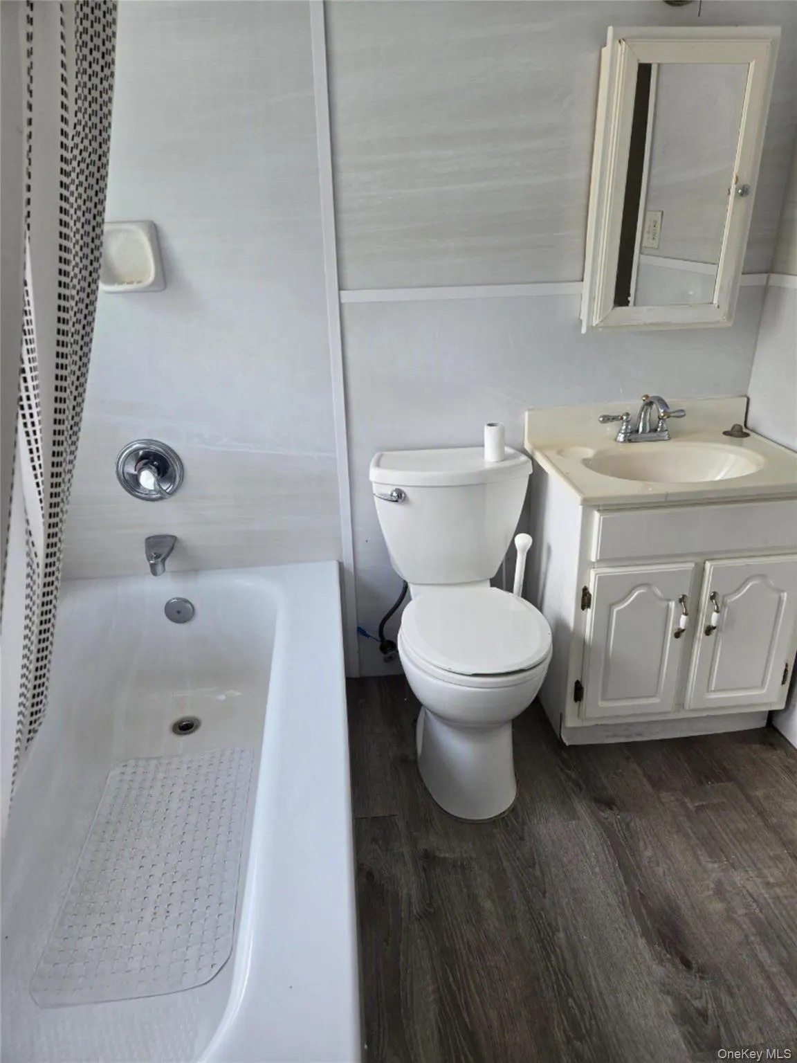 717 Henry Street, Hempstead, NY, 1 Bedroom Bedrooms, 3 Rooms Rooms,1 BathroomBathrooms,Residential Lease,For Rent,Henry,0,1024600 717 Henry Street, Hempstead, NY, 1 Bedroom Bedrooms, 3 Rooms Rooms,1 BathroomBathrooms,Residential Lease,For Rent,Henry,0,1024600