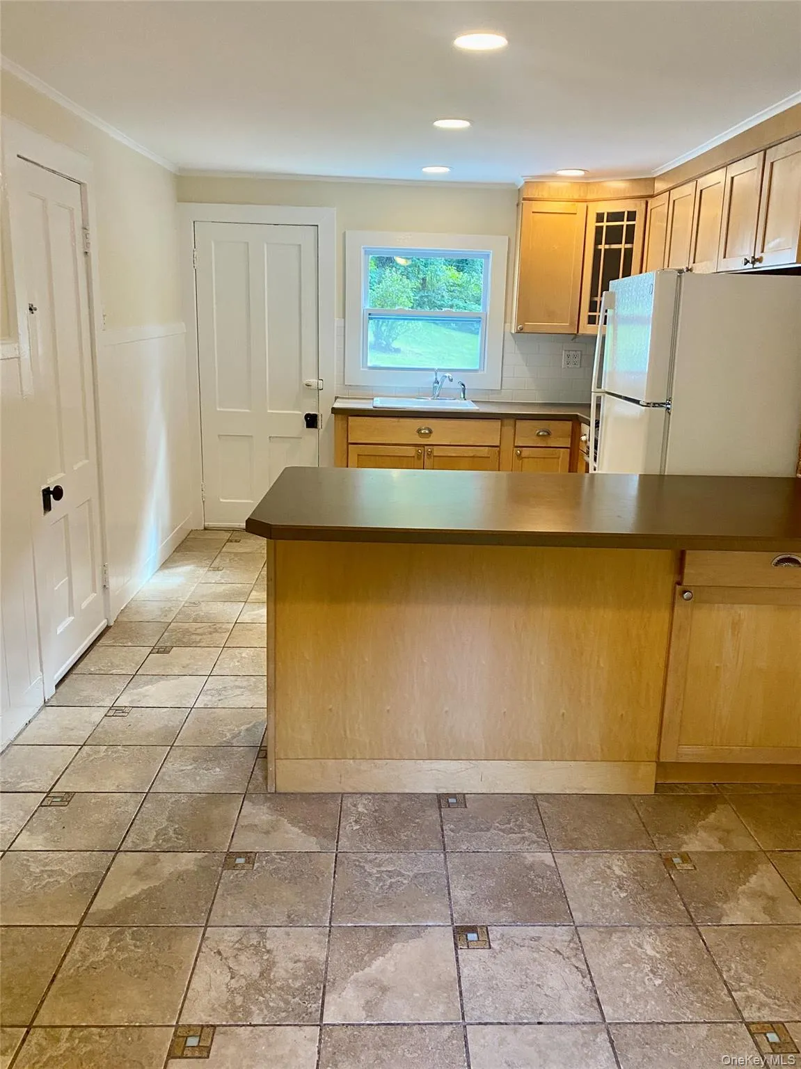 Maple kitchen cabinets, pretty formica counters, back door to mudroom & yeard Maple kitchen cabinets, pretty formica counters, back door to mudroom & yeard