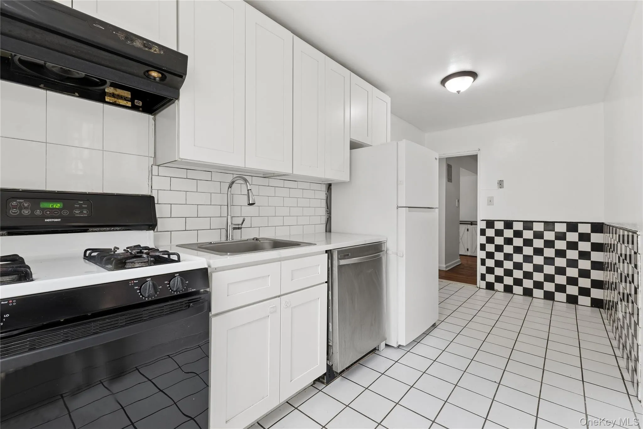 140-18 Burden Crescent, New York, NY, 2 Bedrooms Bedrooms, 6 Rooms Rooms,1 BathroomBathrooms,Residential,For Rent,Burden,0,1024618 140-18 Burden Crescent, New York, NY, 2 Bedrooms Bedrooms, 6 Rooms Rooms,1 BathroomBathrooms,Residential,For Rent,Burden,0,1024618