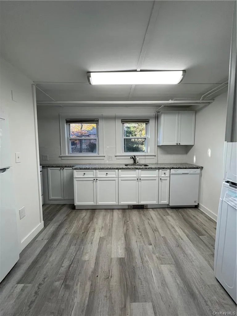 97 Murray Avenue, Goshen, NY, 1 Bedroom Bedrooms, 4 Rooms Rooms,1 BathroomBathrooms,Residential Lease,For Rent,Murray,0,1024624 97 Murray Avenue, Goshen, NY, 1 Bedroom Bedrooms, 4 Rooms Rooms,1 BathroomBathrooms,Residential Lease,For Rent,Murray,0,1024624