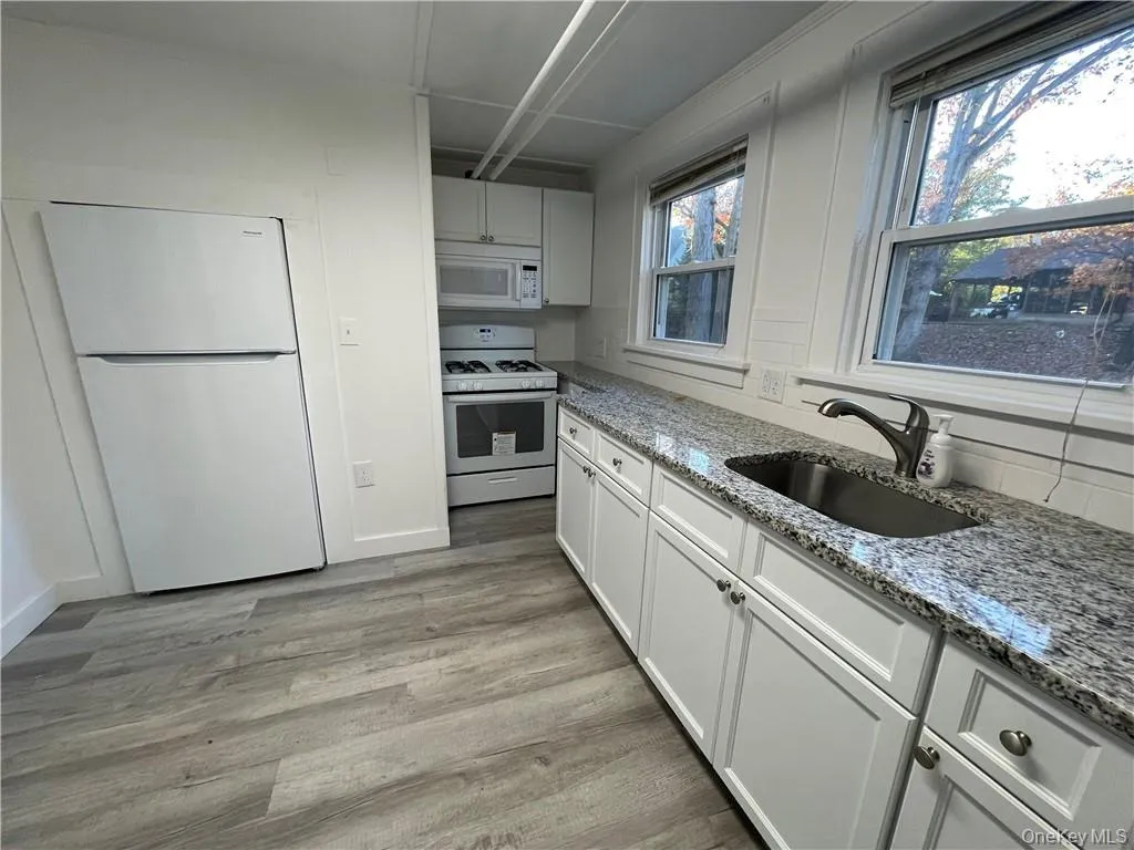 97 Murray Avenue, Goshen, NY, 1 Bedroom Bedrooms, 4 Rooms Rooms,1 BathroomBathrooms,Residential Lease,For Rent,Murray,0,1024624 97 Murray Avenue, Goshen, NY, 1 Bedroom Bedrooms, 4 Rooms Rooms,1 BathroomBathrooms,Residential Lease,For Rent,Murray,0,1024624