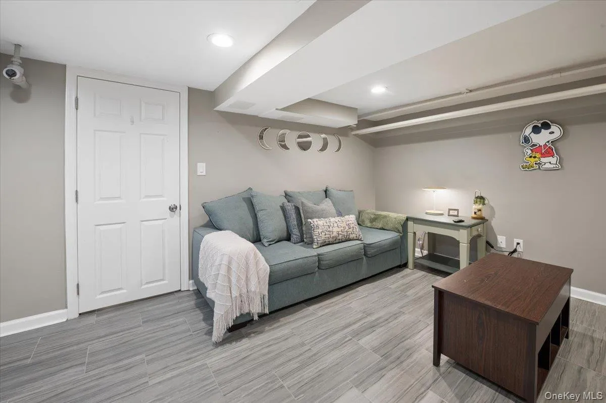 2915 Sommer Place, New York, NY, 2 Bedrooms Bedrooms, 5 Rooms Rooms,2 BathroomsBathrooms,Residential,For Rent,Sommer,0,1024628 2915 Sommer Place, New York, NY, 2 Bedrooms Bedrooms, 5 Rooms Rooms,2 BathroomsBathrooms,Residential,For Rent,Sommer,0,1024628