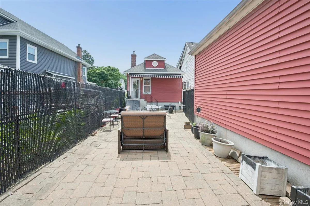 Beautiful paved patio-yard great for relaxation and entertaining. Beautiful paved patio-yard great for relaxation and entertaining.