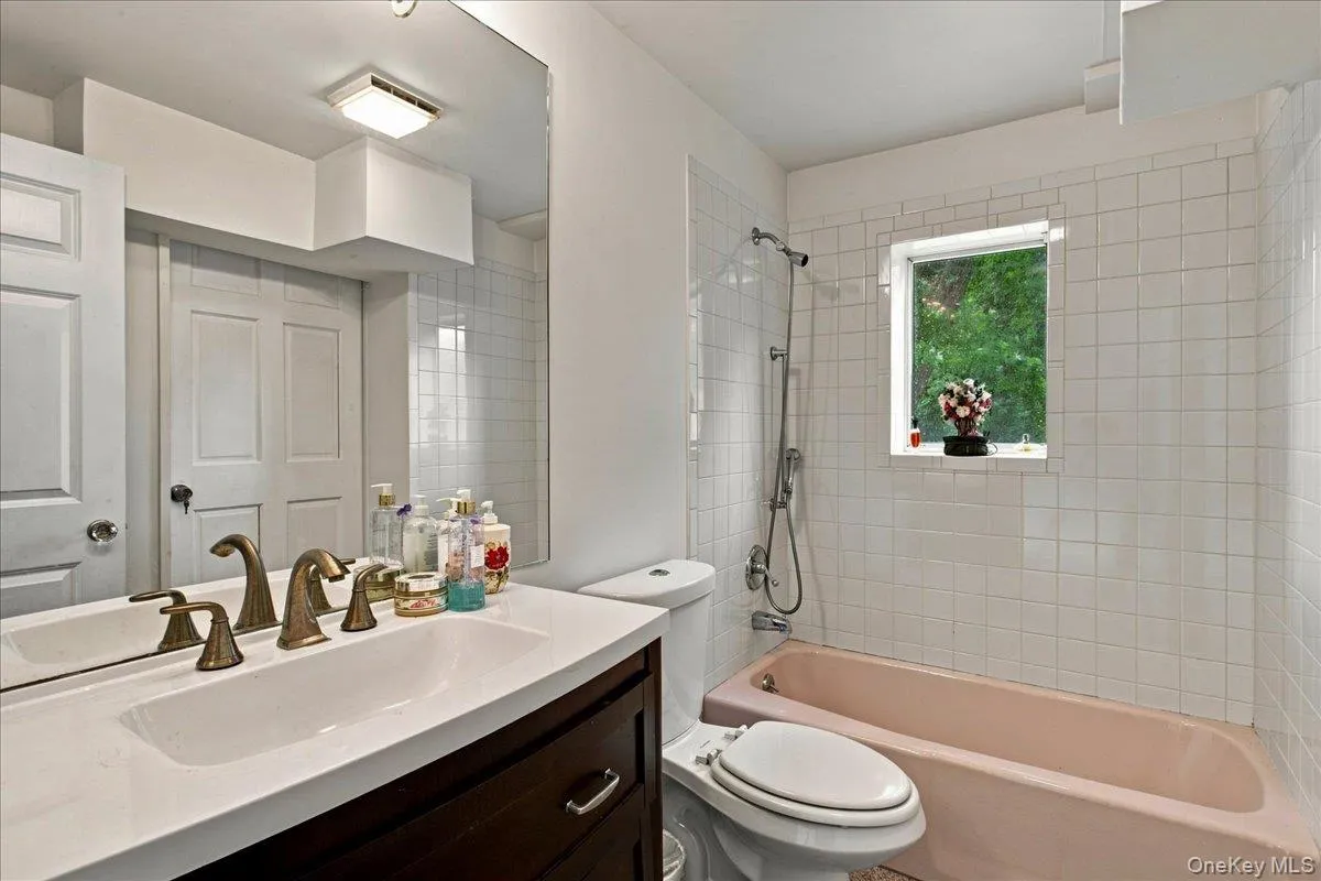54 Holbrook Road, Ossining, NY, 4 Bedrooms Bedrooms, 8 Rooms Rooms,3 BathroomsBathrooms,Residential,For Rent,Holbrook,0,1024630 54 Holbrook Road, Ossining, NY, 4 Bedrooms Bedrooms, 8 Rooms Rooms,3 BathroomsBathrooms,Residential,For Rent,Holbrook,0,1024630