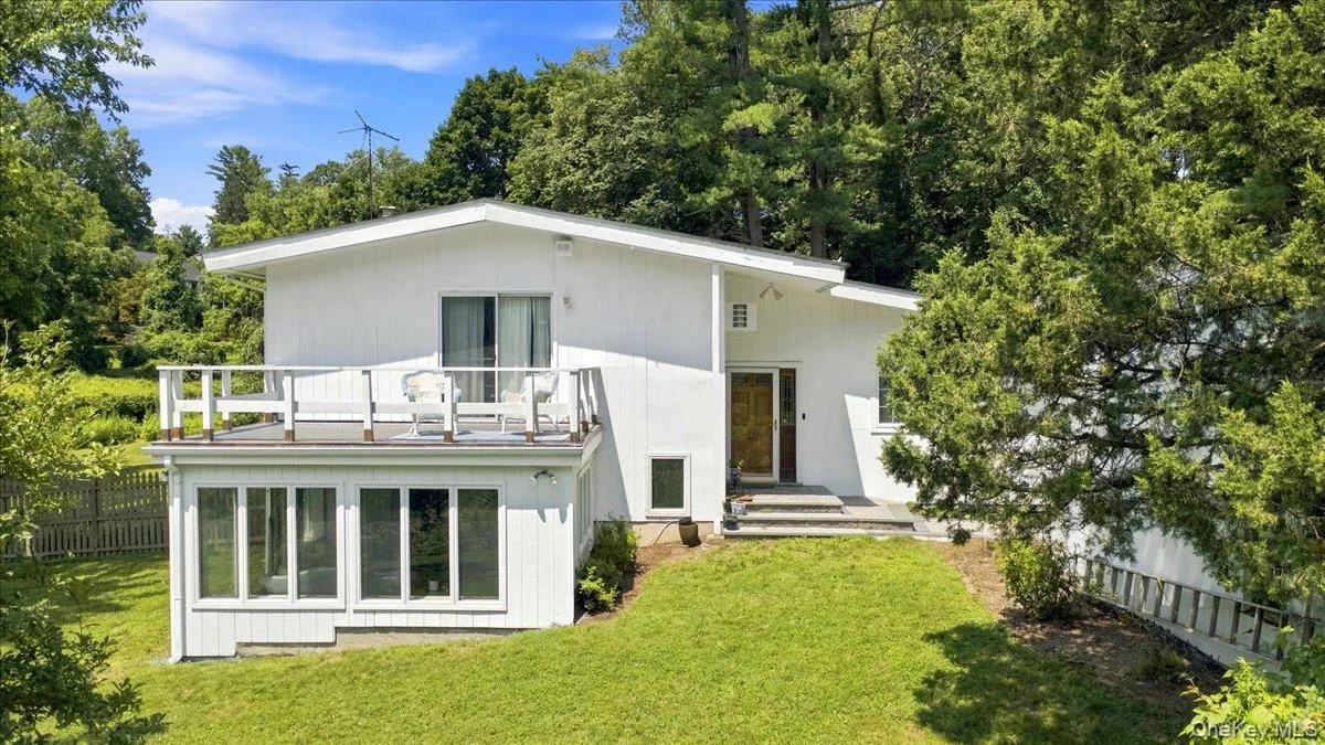 54 Holbrook Road, Ossining, NY, 4 Bedrooms Bedrooms, 8 Rooms Rooms,3 BathroomsBathrooms,Residential,For Rent,Holbrook,0,1024630 54 Holbrook Road, Ossining, NY, 4 Bedrooms Bedrooms, 8 Rooms Rooms,3 BathroomsBathrooms,Residential,For Rent,Holbrook,0,1024630