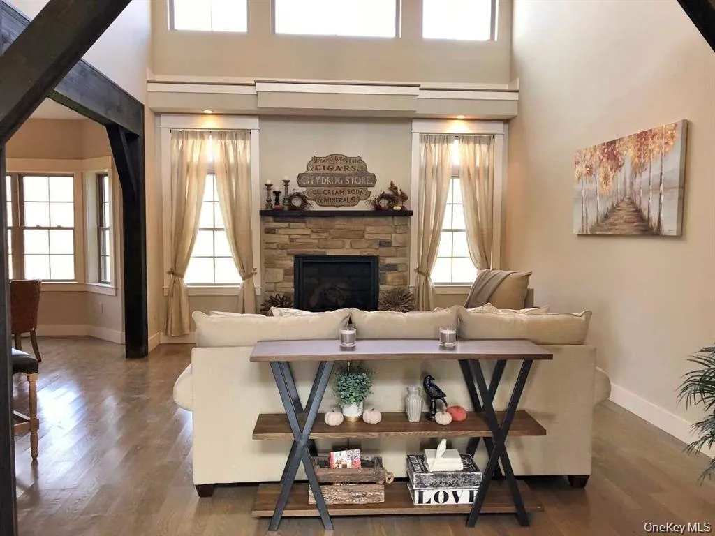 This expansive great room features soaring vaulted ceilings, gleaming red oak hardwood flooring, and abundant natural light. This expansive great room features soaring vaulted ceilings, gleaming red oak hardwood flooring, and abundant natural light.