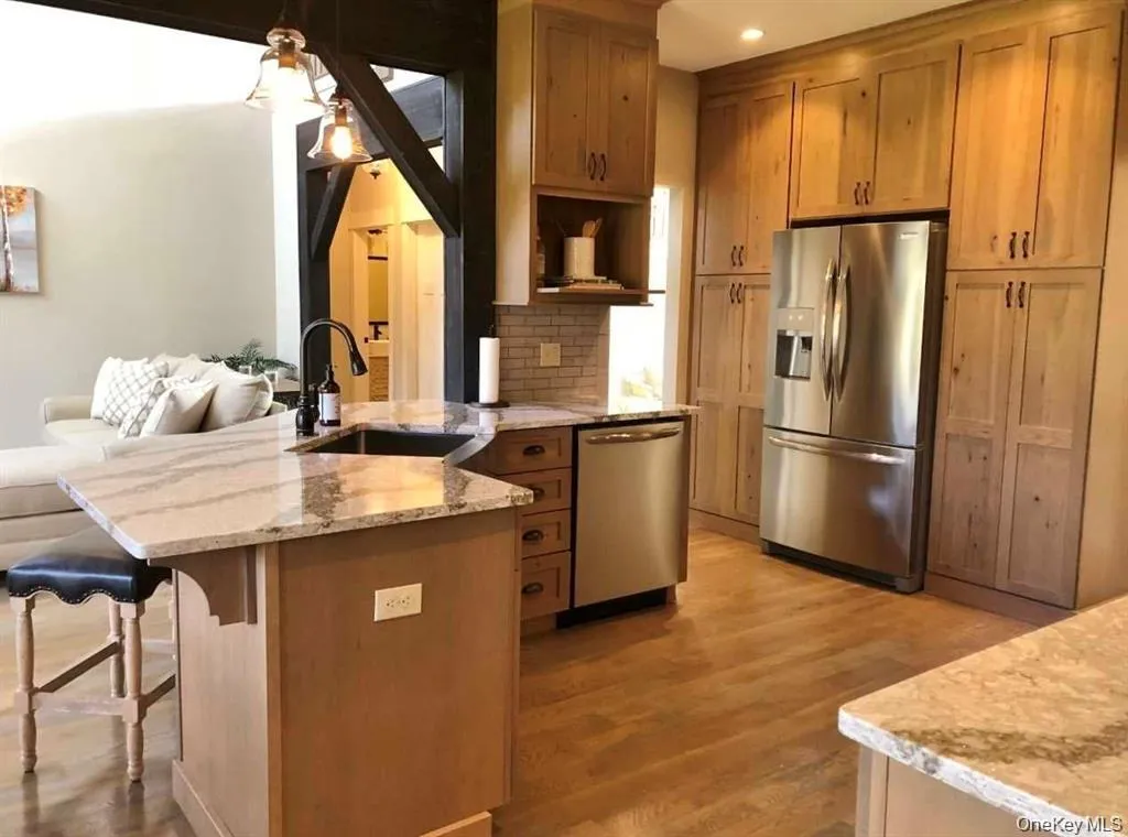 A well appointed kitchen offers abundant cabinetry, generous work space, and everyday functionality. A well appointed kitchen offers abundant cabinetry, generous work space, and everyday functionality.