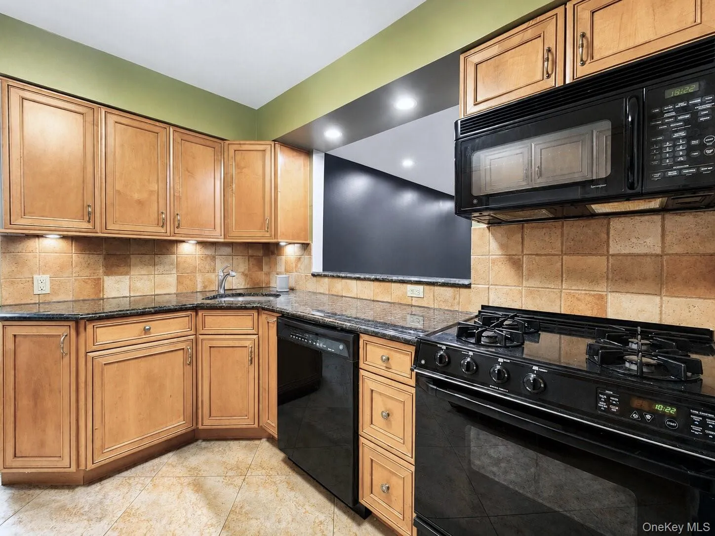 13-15 Estates Lane, New York, NY, 2 Bedrooms Bedrooms, 5 Rooms Rooms,1 BathroomBathrooms,Residential Lease,For Rent,Estates,0,1024640 13-15 Estates Lane, New York, NY, 2 Bedrooms Bedrooms, 5 Rooms Rooms,1 BathroomBathrooms,Residential Lease,For Rent,Estates,0,1024640
