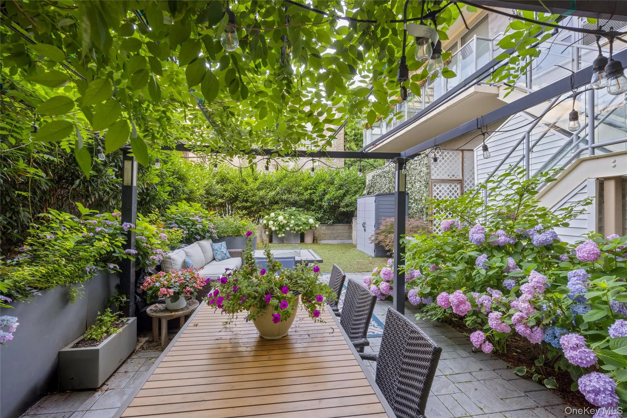 5-49 Borden Avenue, New York, NY, 2 Bedrooms Bedrooms, 4 Rooms Rooms,2 BathroomsBathrooms,Residential,For Rent,Borden,0,1024651 5-49 Borden Avenue, New York, NY, 2 Bedrooms Bedrooms, 4 Rooms Rooms,2 BathroomsBathrooms,Residential,For Rent,Borden,0,1024651