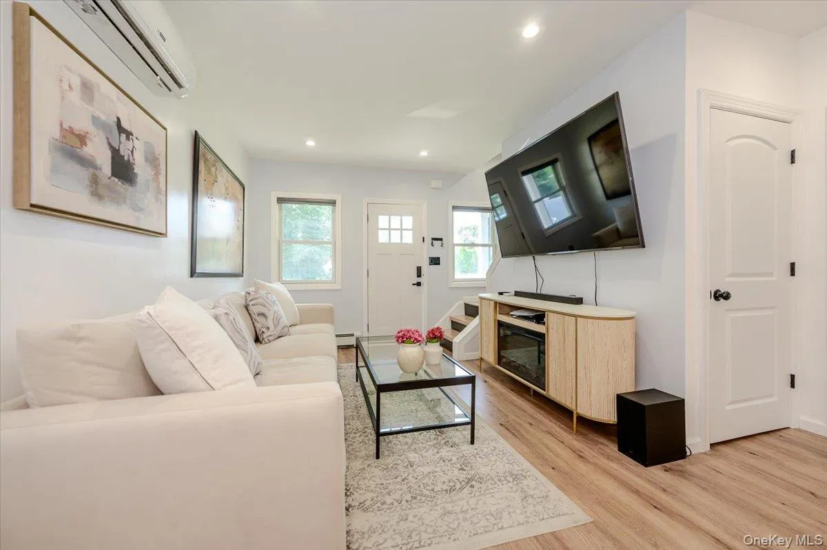 35 Rose Street, Islip, NY, 2 Bedrooms Bedrooms, 4 Rooms Rooms,2 BathroomsBathrooms,Residential,For Rent,Rose,0,1024655 35 Rose Street, Islip, NY, 2 Bedrooms Bedrooms, 4 Rooms Rooms,2 BathroomsBathrooms,Residential,For Rent,Rose,0,1024655