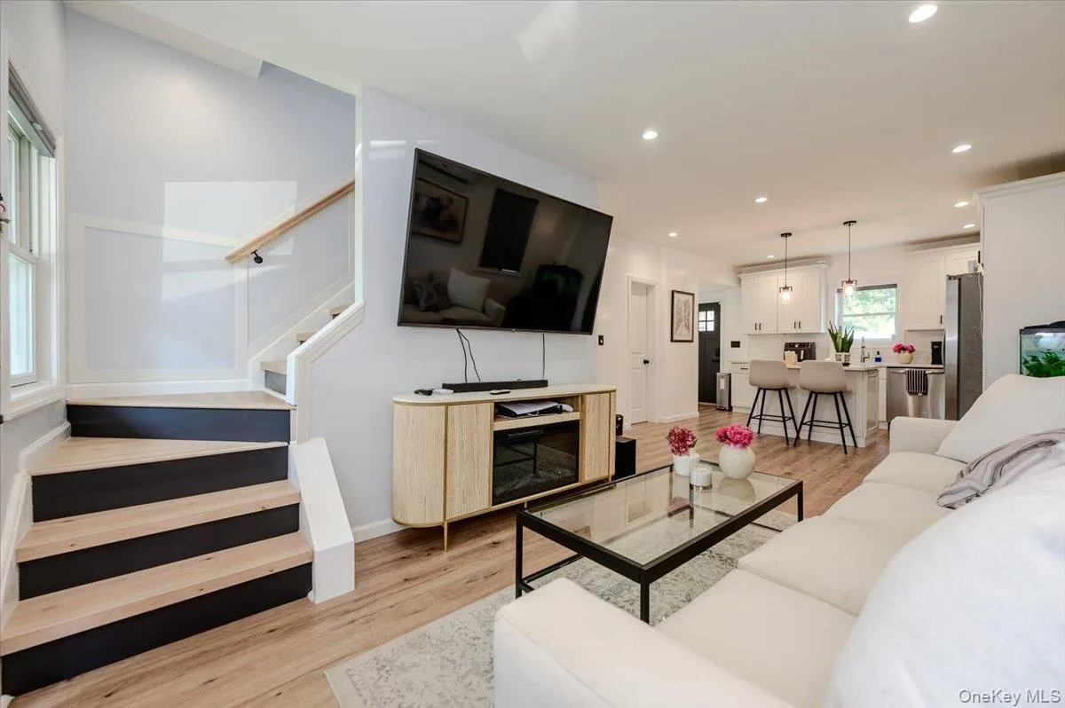 35 Rose Street, Islip, NY, 2 Bedrooms Bedrooms, 4 Rooms Rooms,2 BathroomsBathrooms,Residential,For Rent,Rose,0,1024655 35 Rose Street, Islip, NY, 2 Bedrooms Bedrooms, 4 Rooms Rooms,2 BathroomsBathrooms,Residential,For Rent,Rose,0,1024655