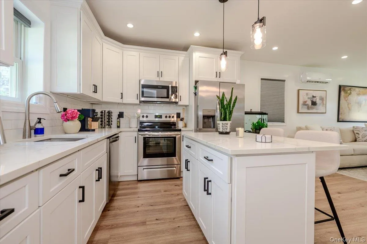 35 Rose Street, Islip, NY, 2 Bedrooms Bedrooms, 4 Rooms Rooms,2 BathroomsBathrooms,Residential,For Rent,Rose,0,1024655 35 Rose Street, Islip, NY, 2 Bedrooms Bedrooms, 4 Rooms Rooms,2 BathroomsBathrooms,Residential,For Rent,Rose,0,1024655