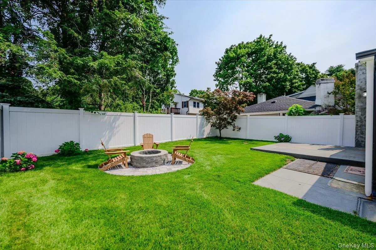 35 Rose Street, Islip, NY, 2 Bedrooms Bedrooms, 4 Rooms Rooms,2 BathroomsBathrooms,Residential,For Rent,Rose,0,1024655 35 Rose Street, Islip, NY, 2 Bedrooms Bedrooms, 4 Rooms Rooms,2 BathroomsBathrooms,Residential,For Rent,Rose,0,1024655
