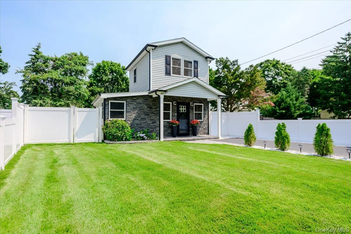35 Rose Street, Islip, NY, 2 Bedrooms Bedrooms, 4 Rooms Rooms,2 BathroomsBathrooms,Residential,For Rent,Rose,0,1024655 35 Rose Street, Islip, NY, 2 Bedrooms Bedrooms, 4 Rooms Rooms,2 BathroomsBathrooms,Residential,For Rent,Rose,0,1024655