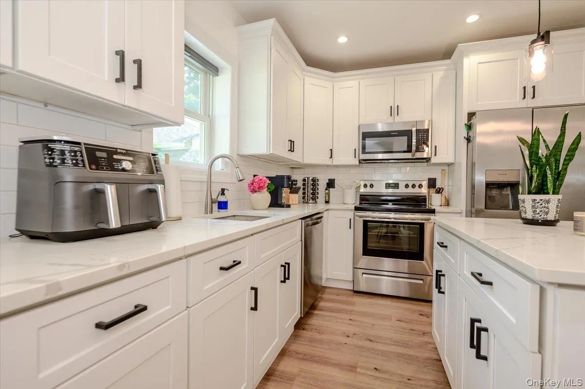 35 Rose Street, Islip, NY, 2 Bedrooms Bedrooms, 4 Rooms Rooms,2 BathroomsBathrooms,Residential,For Rent,Rose,0,1024655 35 Rose Street, Islip, NY, 2 Bedrooms Bedrooms, 4 Rooms Rooms,2 BathroomsBathrooms,Residential,For Rent,Rose,0,1024655