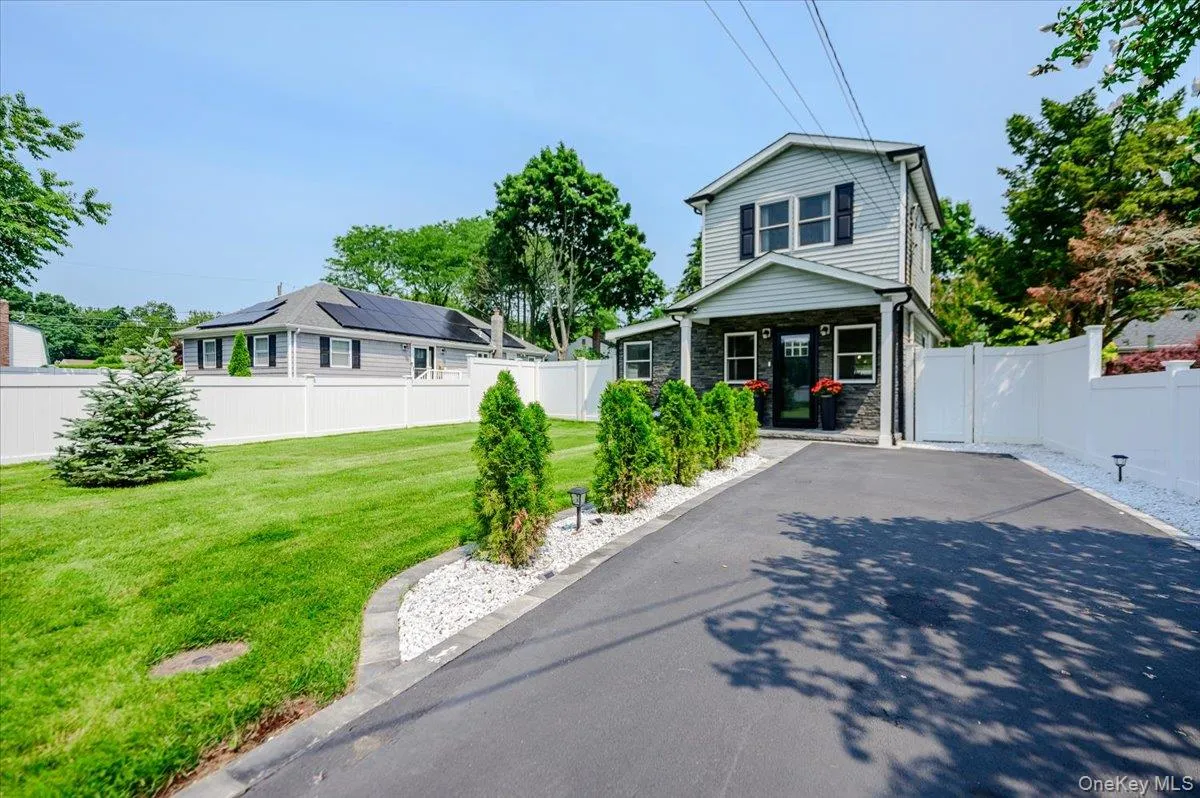 35 Rose Street, Islip, NY, 2 Bedrooms Bedrooms, 4 Rooms Rooms,2 BathroomsBathrooms,Residential,For Rent,Rose,0,1024655 35 Rose Street, Islip, NY, 2 Bedrooms Bedrooms, 4 Rooms Rooms,2 BathroomsBathrooms,Residential,For Rent,Rose,0,1024655