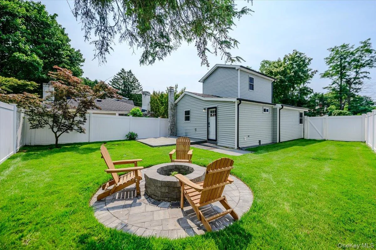 35 Rose Street, Islip, NY, 2 Bedrooms Bedrooms, 4 Rooms Rooms,2 BathroomsBathrooms,Residential,For Rent,Rose,0,1024655 35 Rose Street, Islip, NY, 2 Bedrooms Bedrooms, 4 Rooms Rooms,2 BathroomsBathrooms,Residential,For Rent,Rose,0,1024655