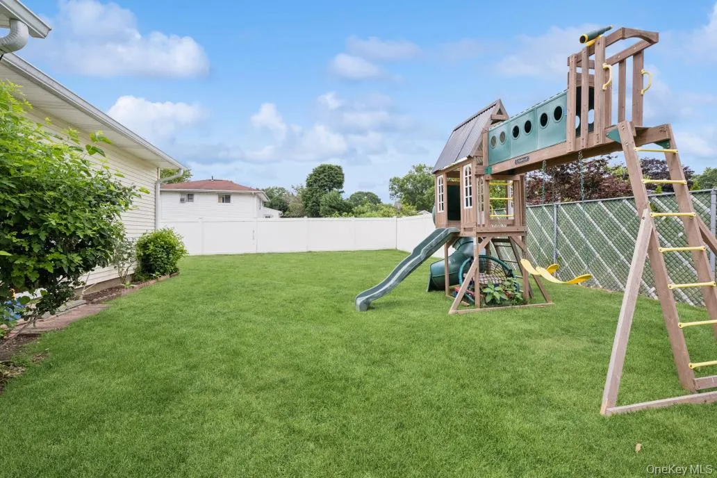Backyard w/playset Backyard w/playset