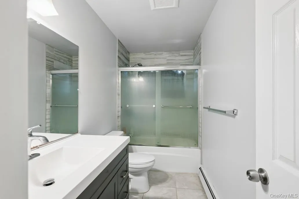 Updated full bath w/tub and shower Updated full bath w/tub and shower