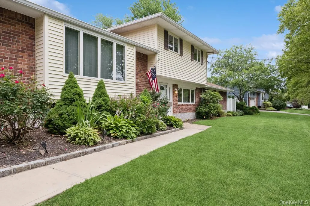 10 Wisteria Way, Huntington, NY, 6 Bedrooms Bedrooms, 10 Rooms Rooms,2 BathroomsBathrooms,Residential,For Rent,Wisteria,0,1024658 10 Wisteria Way, Huntington, NY, 6 Bedrooms Bedrooms, 10 Rooms Rooms,2 BathroomsBathrooms,Residential,For Rent,Wisteria,0,1024658
