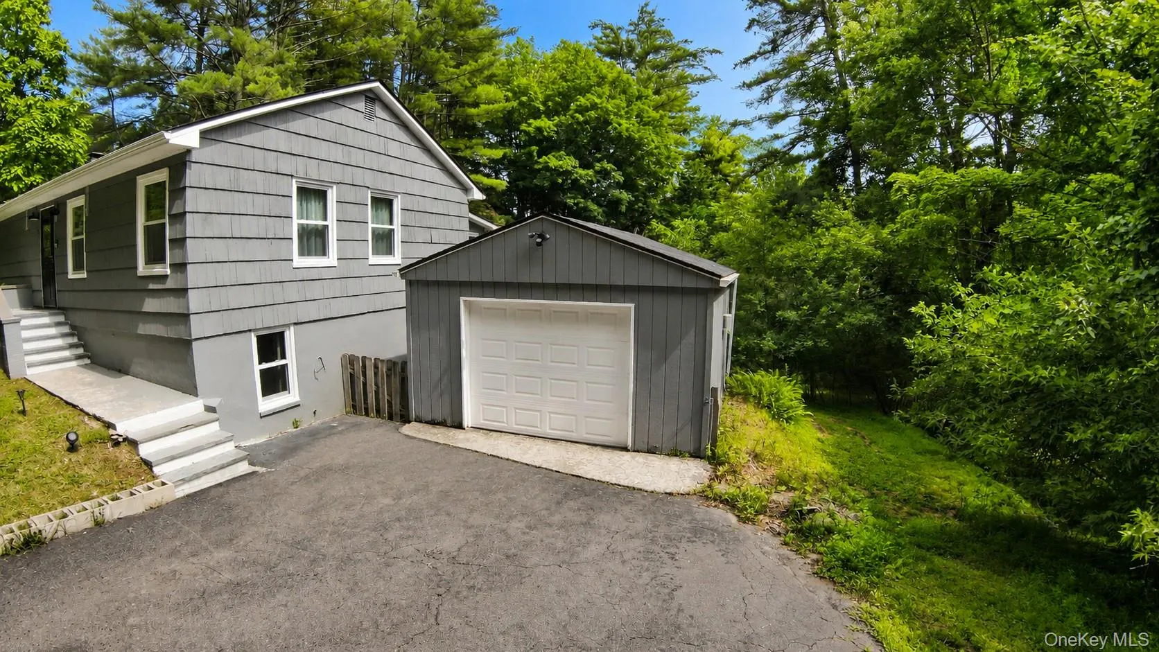 1 car garage 1 car garage