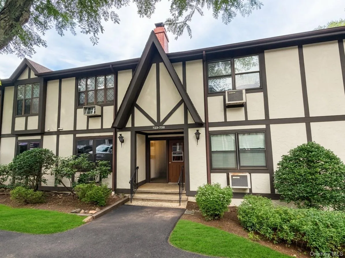 723 Sierra Vista Lane, Clarkstown, NY, 1 Bedroom Bedrooms, 6 Rooms Rooms,1 BathroomBathrooms,Residential,For Rent,Sierra Vista,0,1024681 723 Sierra Vista Lane, Clarkstown, NY, 1 Bedroom Bedrooms, 6 Rooms Rooms,1 BathroomBathrooms,Residential,For Rent,Sierra Vista,0,1024681