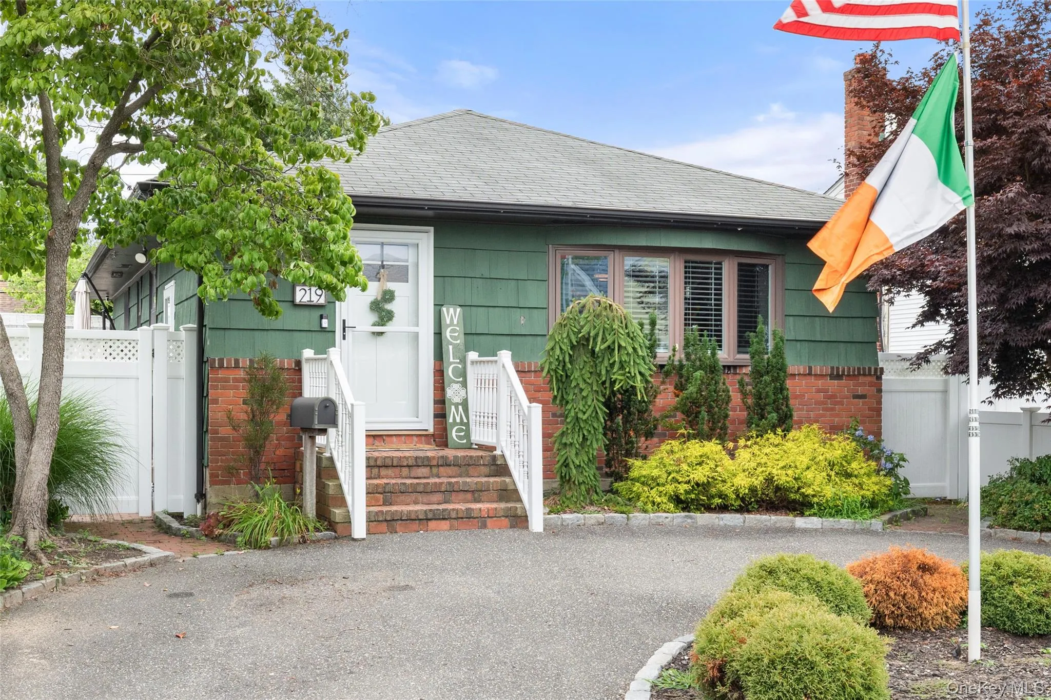219 Venetian Boulevard, Babylon, NY, 3 Bedrooms Bedrooms, 5 Rooms Rooms,1 BathroomBathrooms,Residential,For Rent,Venetian,0,1024682 219 Venetian Boulevard, Babylon, NY, 3 Bedrooms Bedrooms, 5 Rooms Rooms,1 BathroomBathrooms,Residential,For Rent,Venetian,0,1024682