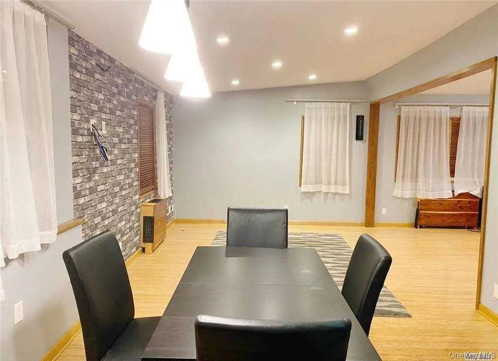 59 Oak Street, Hempstead, NY, 2 Bedrooms Bedrooms, 5 Rooms Rooms,2 BathroomsBathrooms,Residential Lease,For Rent,Oak,0,1024686 59 Oak Street, Hempstead, NY, 2 Bedrooms Bedrooms, 5 Rooms Rooms,2 BathroomsBathrooms,Residential Lease,For Rent,Oak,0,1024686