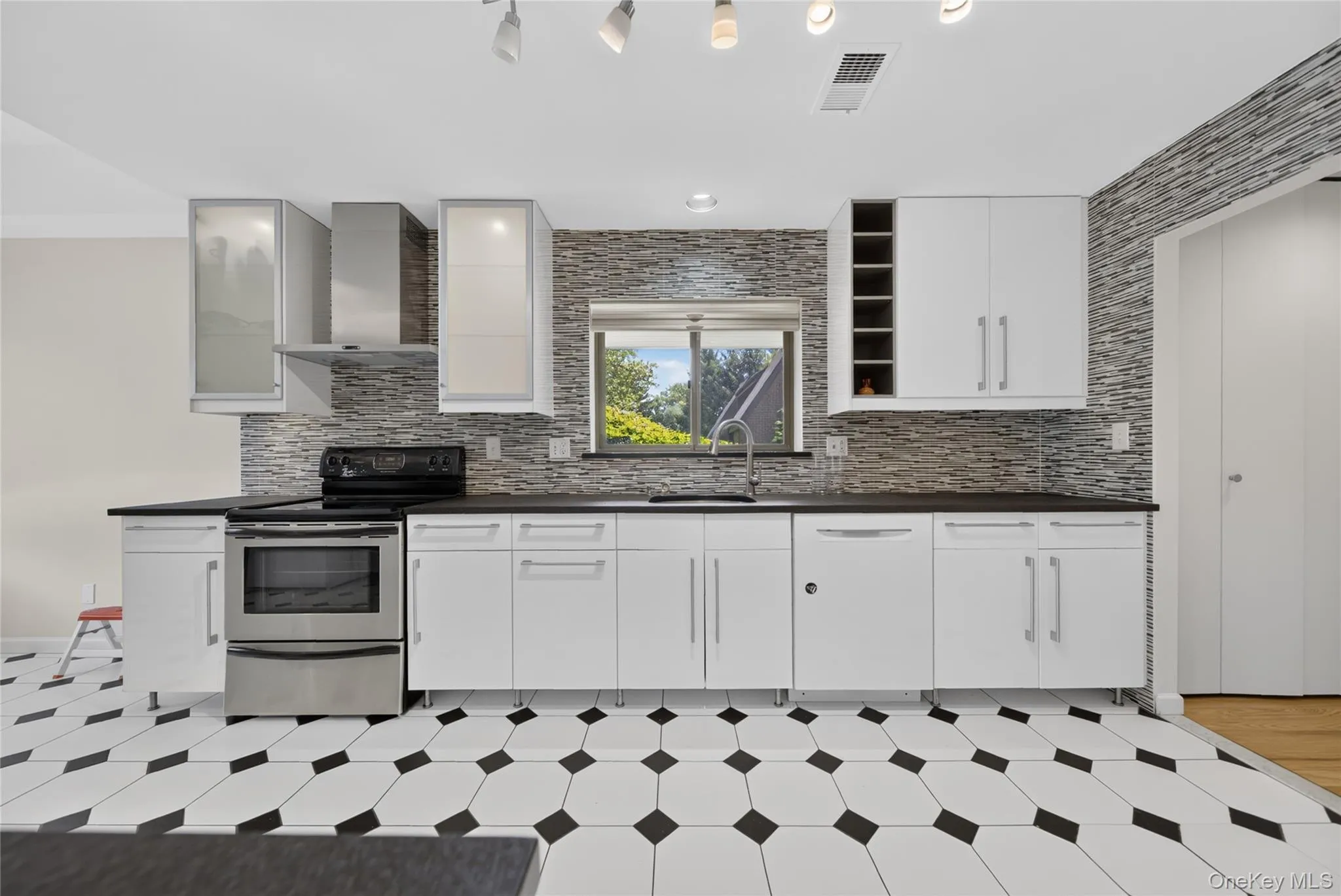 46 Acorn Pond Drive, North Hempstead, NY, 3 Bedrooms Bedrooms, 5 Rooms Rooms,2 BathroomsBathrooms,Residential Lease,For Rent,Acorn Pond,0,1024698 46 Acorn Pond Drive, North Hempstead, NY, 3 Bedrooms Bedrooms, 5 Rooms Rooms,2 BathroomsBathrooms,Residential Lease,For Rent,Acorn Pond,0,1024698