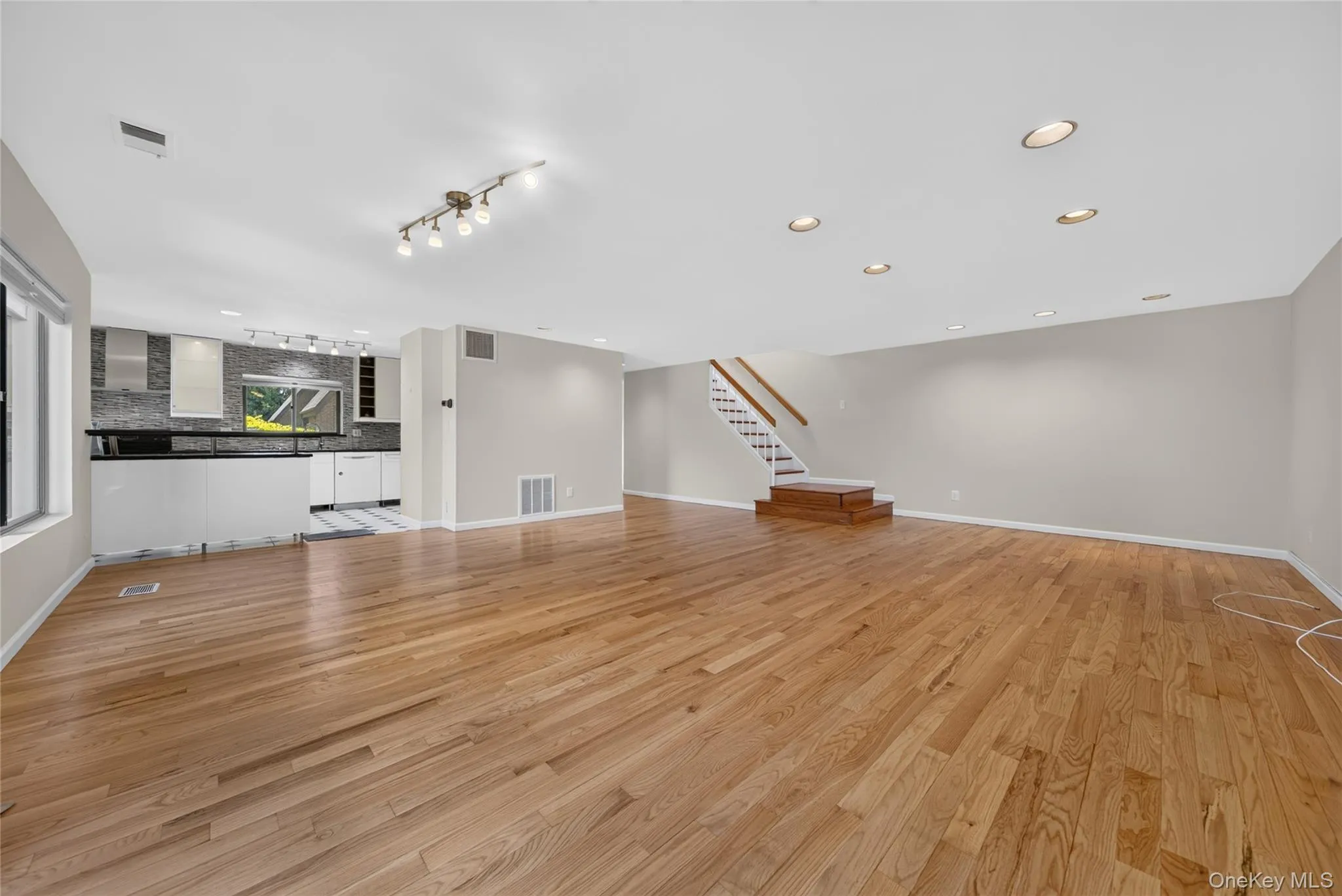 46 Acorn Pond Drive, North Hempstead, NY, 3 Bedrooms Bedrooms, 5 Rooms Rooms,2 BathroomsBathrooms,Residential Lease,For Rent,Acorn Pond,0,1024698 46 Acorn Pond Drive, North Hempstead, NY, 3 Bedrooms Bedrooms, 5 Rooms Rooms,2 BathroomsBathrooms,Residential Lease,For Rent,Acorn Pond,0,1024698