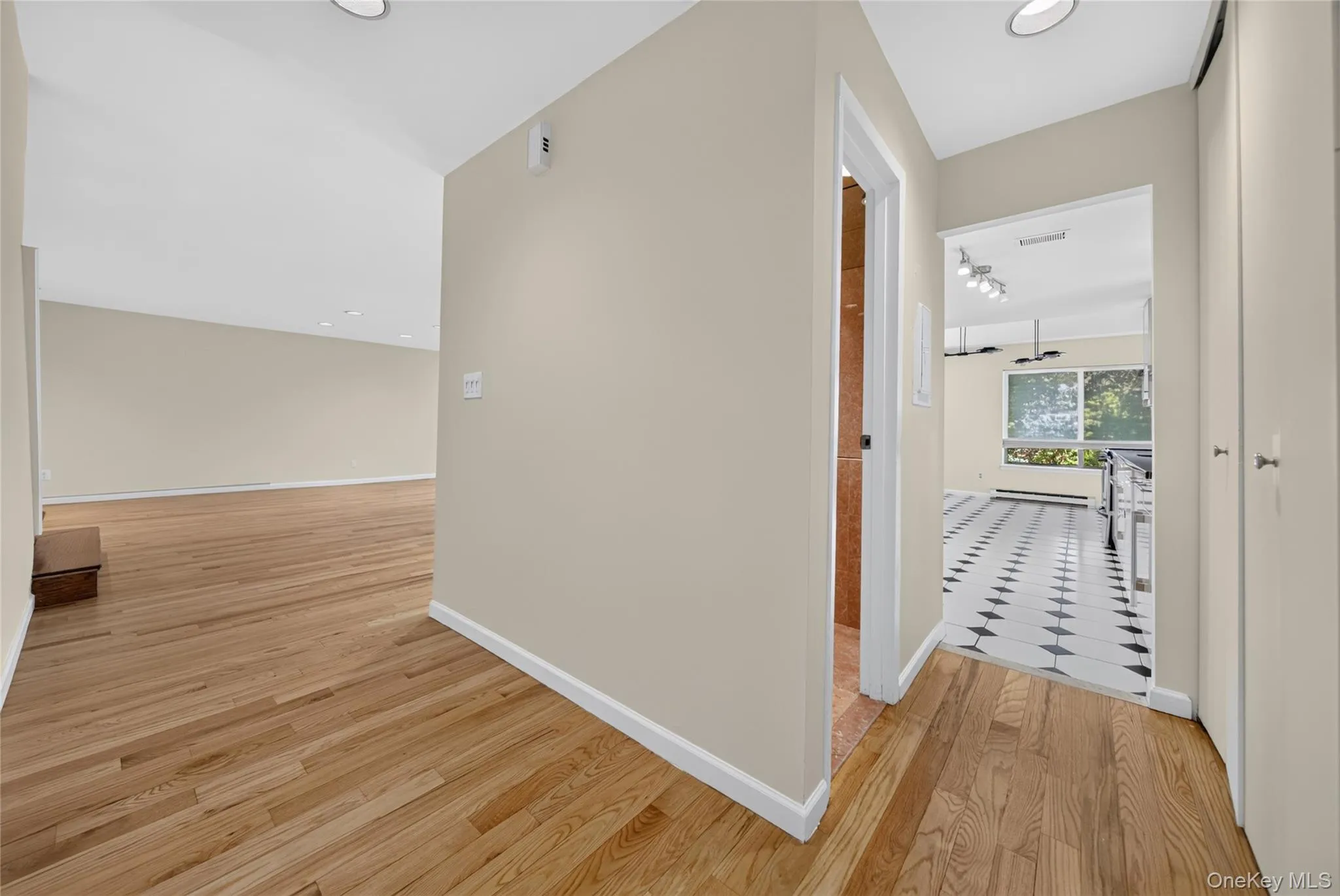 46 Acorn Pond Drive, North Hempstead, NY, 3 Bedrooms Bedrooms, 5 Rooms Rooms,2 BathroomsBathrooms,Residential Lease,For Rent,Acorn Pond,0,1024698 46 Acorn Pond Drive, North Hempstead, NY, 3 Bedrooms Bedrooms, 5 Rooms Rooms,2 BathroomsBathrooms,Residential Lease,For Rent,Acorn Pond,0,1024698